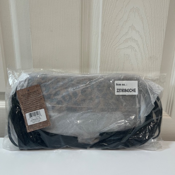 NEW - Justin Cheetah Print Clutch with Crossbody Strap Purse - Picture 4 of 6